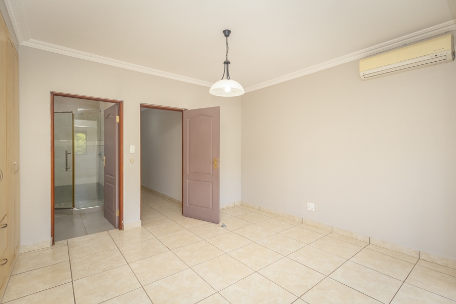 To Let 6 Bedroom Property for Rent in The Coves North West